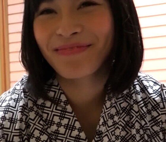 温泉モデルの撮影ロケに参加した清楚系、黒髪美人奥様！ロケ先の旅館でお疲れ様宴会で盛り上がりそのままSEX！