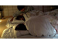 街で見かけた母娘に声を掛け番組撮影と宿泊付きロケにご協力頂き、その夜お母さんを娘の横で頂いちゃいました。