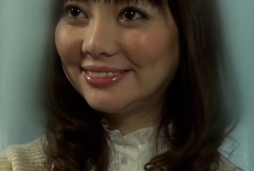 街で見かけた母娘に声を掛け番組撮影と宿泊付きロケにご協力頂き、その夜お母さんを娘の横で頂いちゃいました。