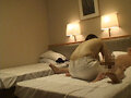 さりげなく勃起チ〇ポを触らせると… 自分で興奮してくれた事が嬉しいマッサージのおばさんは間違いなくヤレる！！