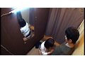 【密室カメラ】「本当にヤメてください…///」試着室で人妻/熟女店員に勃起チ●ポを見せると…