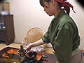 美人でエロ体型と評判の仲居さんがいる旅館に行って 人妻の仲居さんをチップで口説いてみたら…4時間