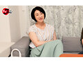 イケメンが人妻を部屋に連れ込んでSEXに持ち込む様子を盗み撮りしたDVD。020～強引にそのまま中出ししちゃいました～
