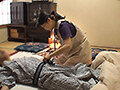人妻ヘルパーに勃起チ○ポ見せて射精介助を頼むと、どんな結末が…！？4時間