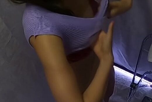小麦色の肌がエロいおねえさんのお着替え