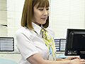 女子社員と昼休み中二人っきりになった。黒パンストデカ尻タイトスカートをめくり恥ずかしい格好でみんなが帰ってくる前にHしちゃお！夏川あゆみ