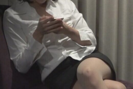 上品な美尻OLの地味オナが生々しくてエロい！