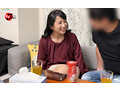 イケメンが人妻を部屋に連れ込んでSEXに持ち込む様子を盗み撮りしたDVD。024～強引にそのまま中出ししちゃいました～