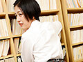 黒タイツ女子！ 黒タイツパンチラを僕に見せてきて誘惑してくるあの子と図書室でエッチ！ 水谷梨明日